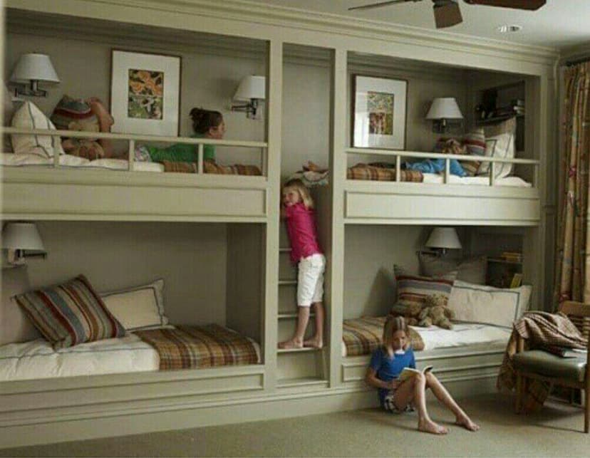 Üniversiteli Kız Yurdu