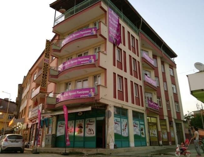 Şarkikaraağaç Akdeniz Kız ve Erkek Öğrenci Yurdu